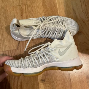 Basketskor - Basketskor knappt använda.