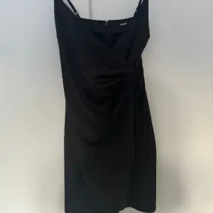 Kort svart klänning från bikbok. Använd 1 gång 