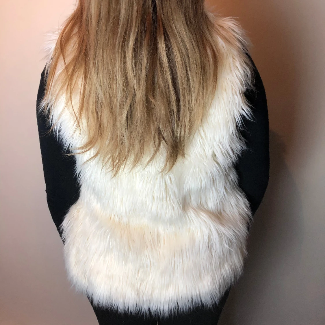 Vit fluffig väst - 91