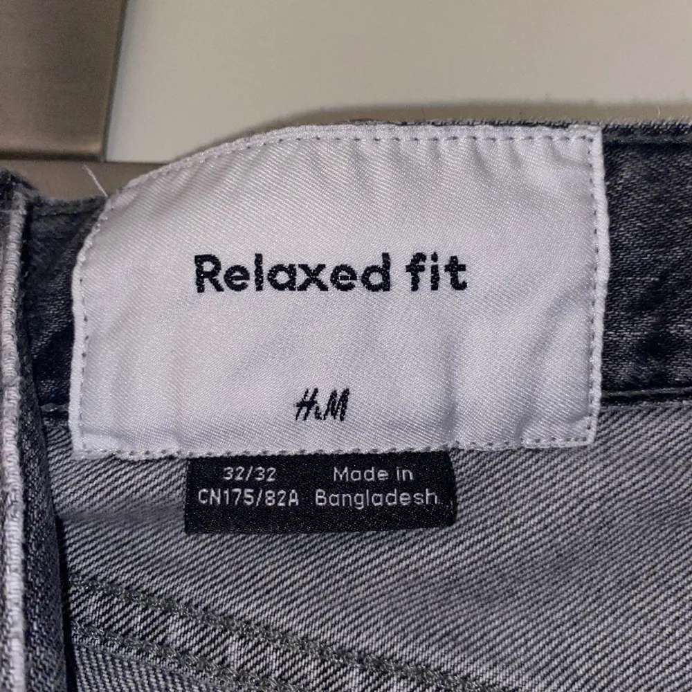 Hej, Mörk gråa jeans från H&M. 8/10 skick, . Jeans & Byxor.