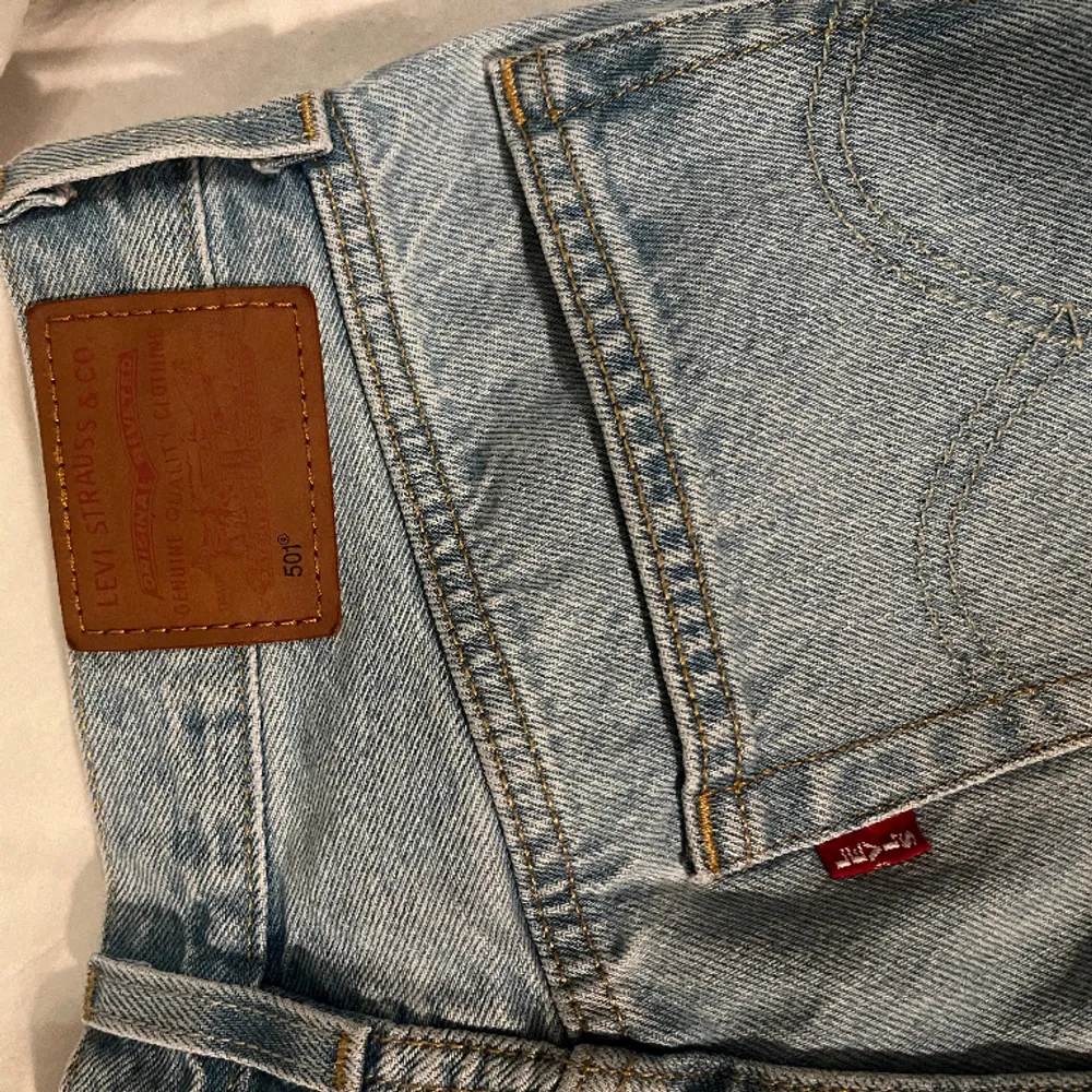 Högmidjade raka 501 jeans i nyskick, w 25 L 30. Pris går att diskutera💞. Jeans & Byxor.