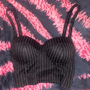 Svart randig top - Slutat använda storlek M men passar L