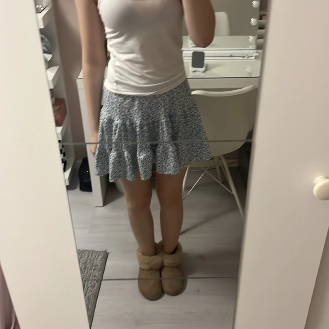 Blå fjol med blommor