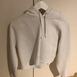 Hoodie - Hoodie från bikbok i storlek s