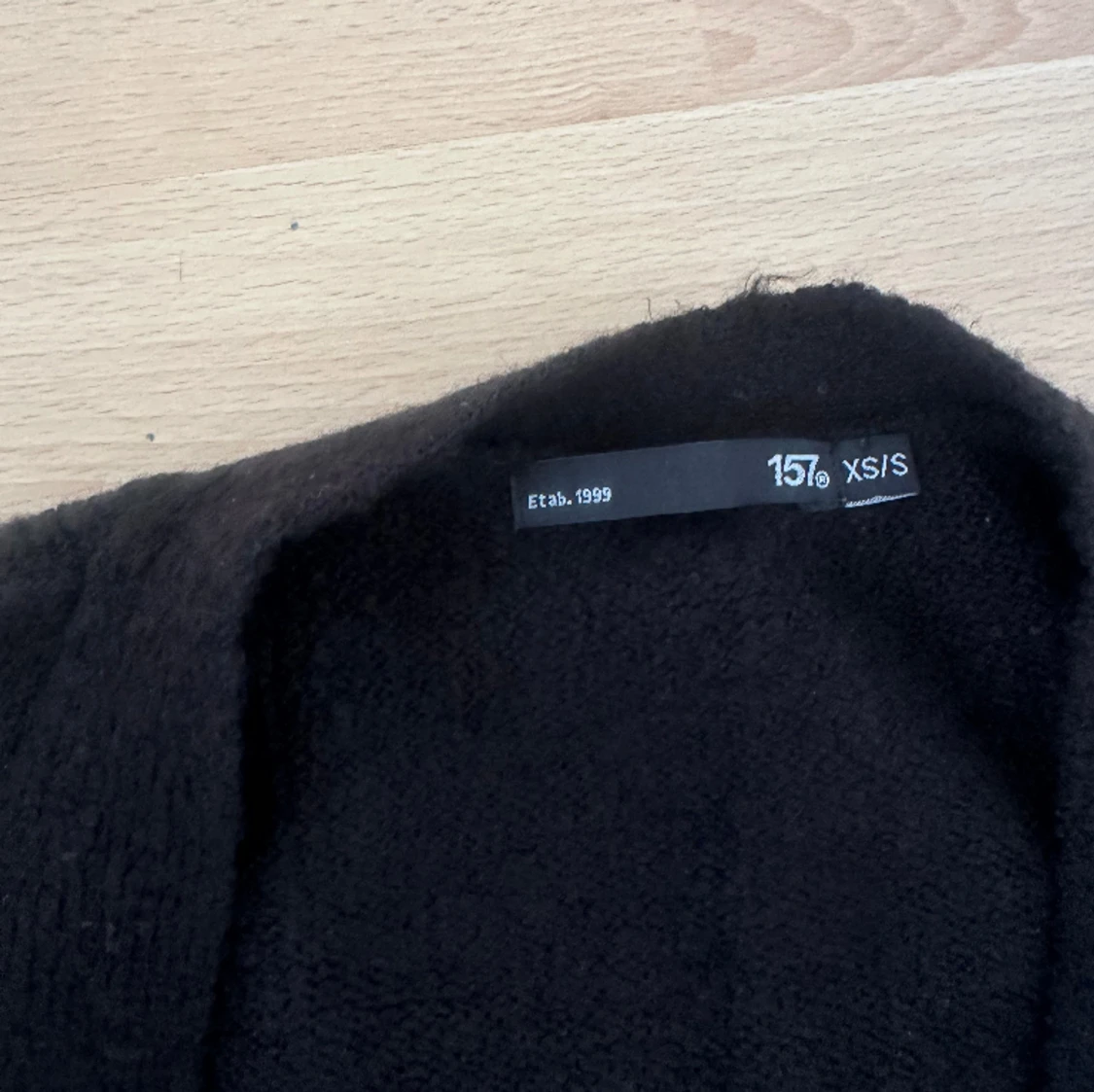 Fin svart tröja  - 90