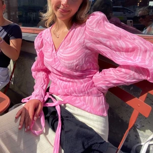 Super söt blus - Zebra omlott topp