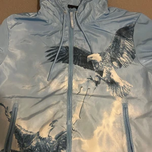 Trapstar vindjacka Storlek S - 10/10 skick (använd endast 1 gång ). Storlek S men passar även M.