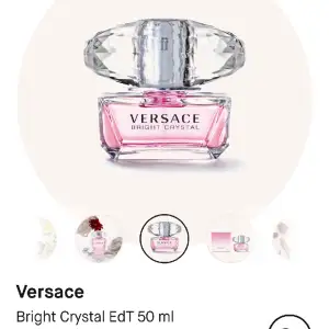 Säljer denna parfym från Versace 😍 Doftar väldigt gott, somrigt och blommigt, nypris 850kr, jag säljer för 550kr, då den är använd —> Se bild 