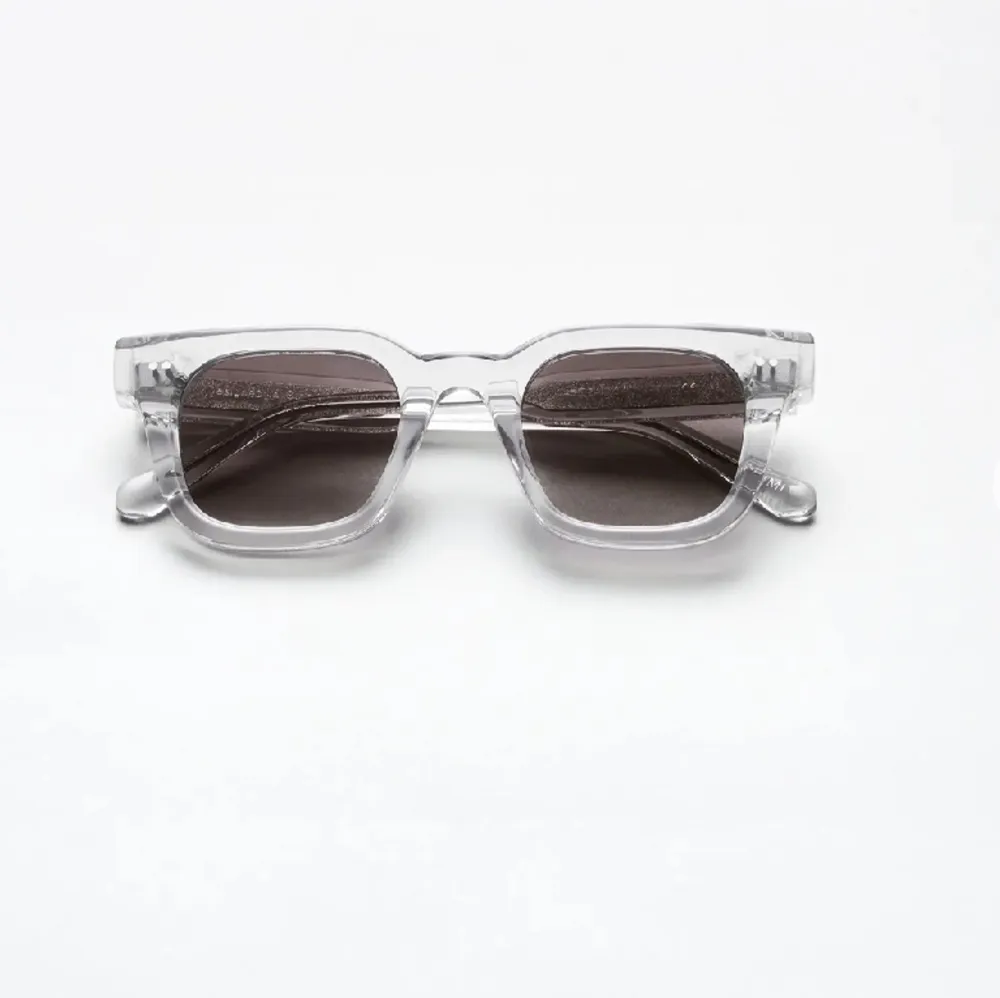 Super fina Chimi solglasögon i 04 grey använda 1 sommar🩷. Accessoarer.