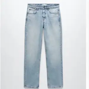 Jeans ifrån zara strl 38 men små i storleken så passar 36 också. I princip aldrig använda. Slutsålda på hemsidan. Skriv för egna bilder 💕