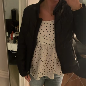 Vår jacka🌻 - Super skön jacka perfekt för våren i stl S, 200 plus frakt⭐️