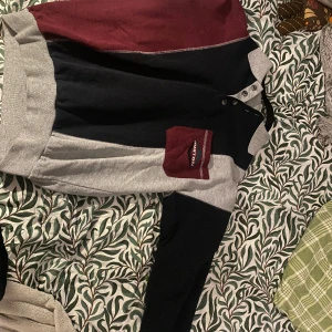 Burton - As snygg vintadge burton tröja som tyvär är lite för liten för min stil 