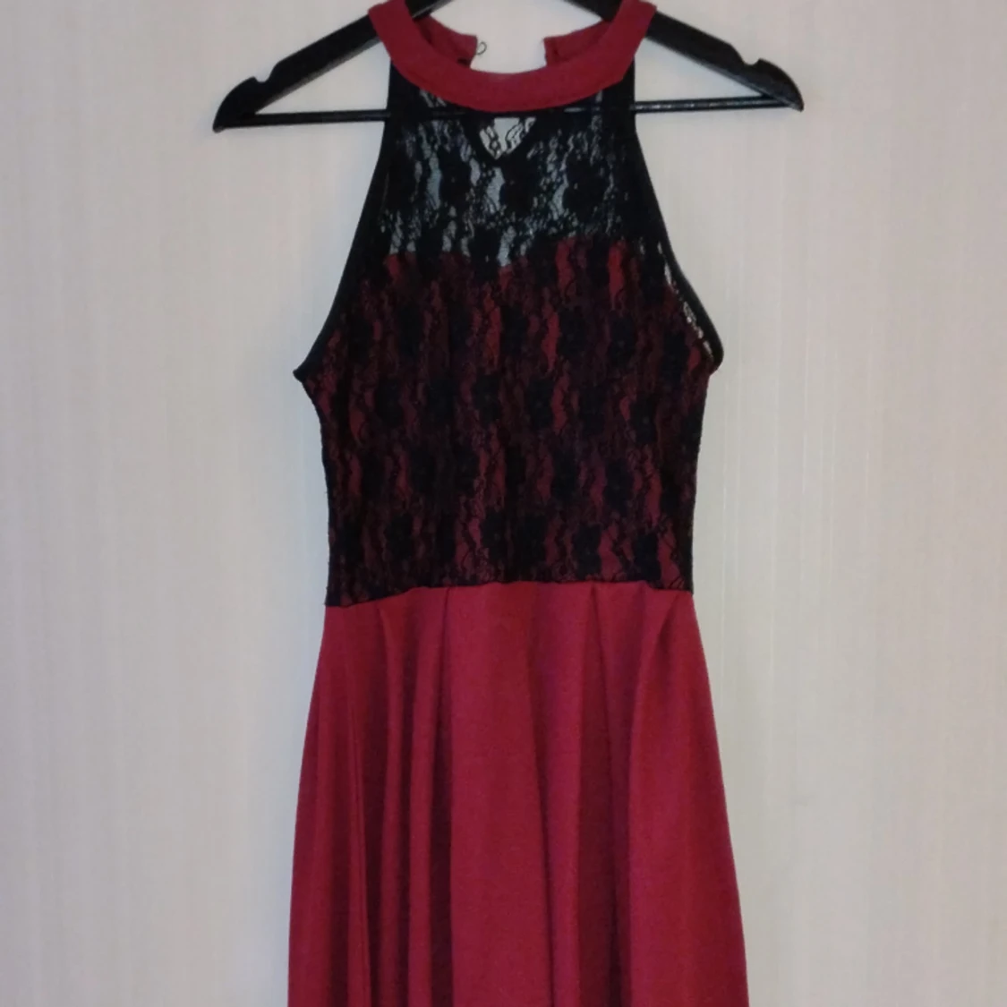 Röd svart spets klänning. - 90