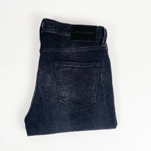 Jacob Cohën jeans - Jacob cohën jeans  Skick: 10/10 Storlek: 31 Färg: svart Pris: 1199kr  