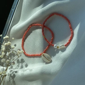 Handgjorda armband 🤍 - .