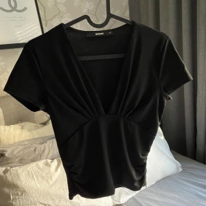 V-ringad topp - Har en likadan i svart, jättefin men för liten för mig:(