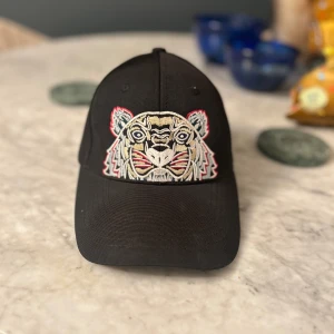 Kenzo keps  - Hej jag säljer en äkta kenzo keps som jag ej använder. Priset kan gå ner vid snabb affär 