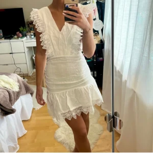 VIT KLÄNNING  - Världens sötaste sommarklänning!