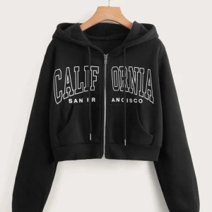 Fin kofta med tryck - Väldigt skön kofta som är perfekt till hösten, våren men även kalla sommarkvällar. Varm och skön, passar bra med mycket. Den är lite oversize också.