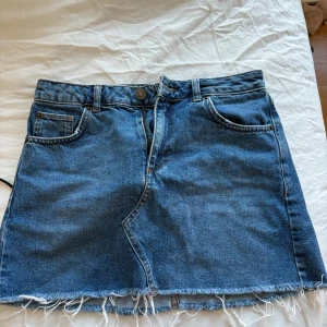 Jeanskjol - Jättefin jeanskjol aldrig använd