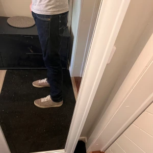 Reaplay jeans - Säljer nu mina sjukt snygga replay jeans storlek 34. Jeansen är i bra skick 8/10 utan några synliga defekter. Nypris 1600kr mitt pris: 299 