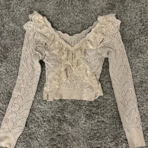 Tröja zara  - Super söt tröja från zara🤍