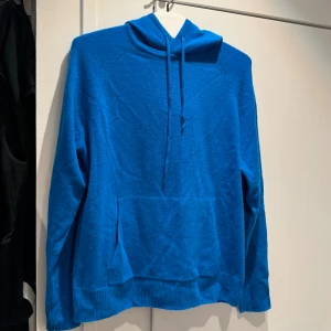 Oanvänd cashmere hoodie - Oanvänd cashmere hoodie från From Future.  Nypris: 1500kr Storlek: Medium