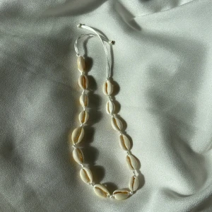 Handgjort halsband 🩵🩵 - .