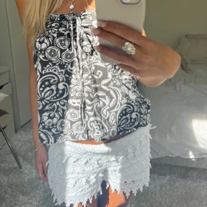 Spets shorts - Säljer dessa vita spets shorts. Har du någon fråga är det bara att höra av dig🫶🏻