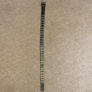 Skärp från gina - Ett svart trendigt skärp från Gina i storlek xs/s.