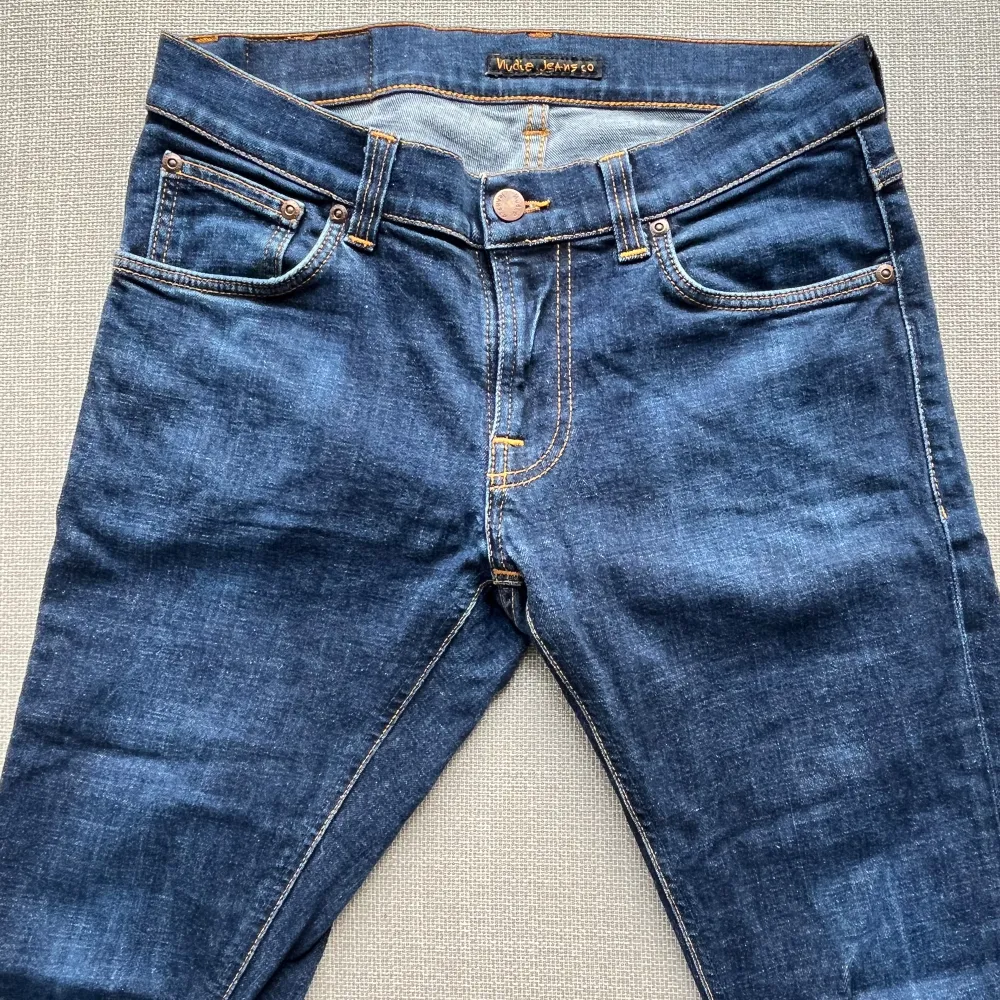 Hej! Säljer nu dessa nudie jeans i en otroligt snygg och populär färg! | Storlek: 30/32 | Skick: 9/10 | Nypris = 1600, mitt pris, 399kr. Jeans & Byxor.