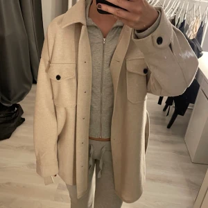 Beige kappa - Snygg kappa från Nelly.com, använd en gång