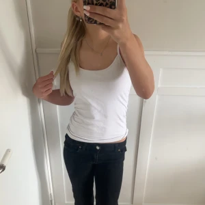Jeans  - Svarta jätte fina lågmidjade jeans från drdenim. Köpt för ca 400kr. Jag är 160 och de är storlek XS/30. Inga defekter 