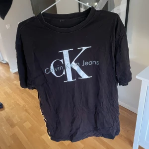 Calvin Klein Jeans T-shirt - Calvin Klein Jeans t-shirt - Storlek L