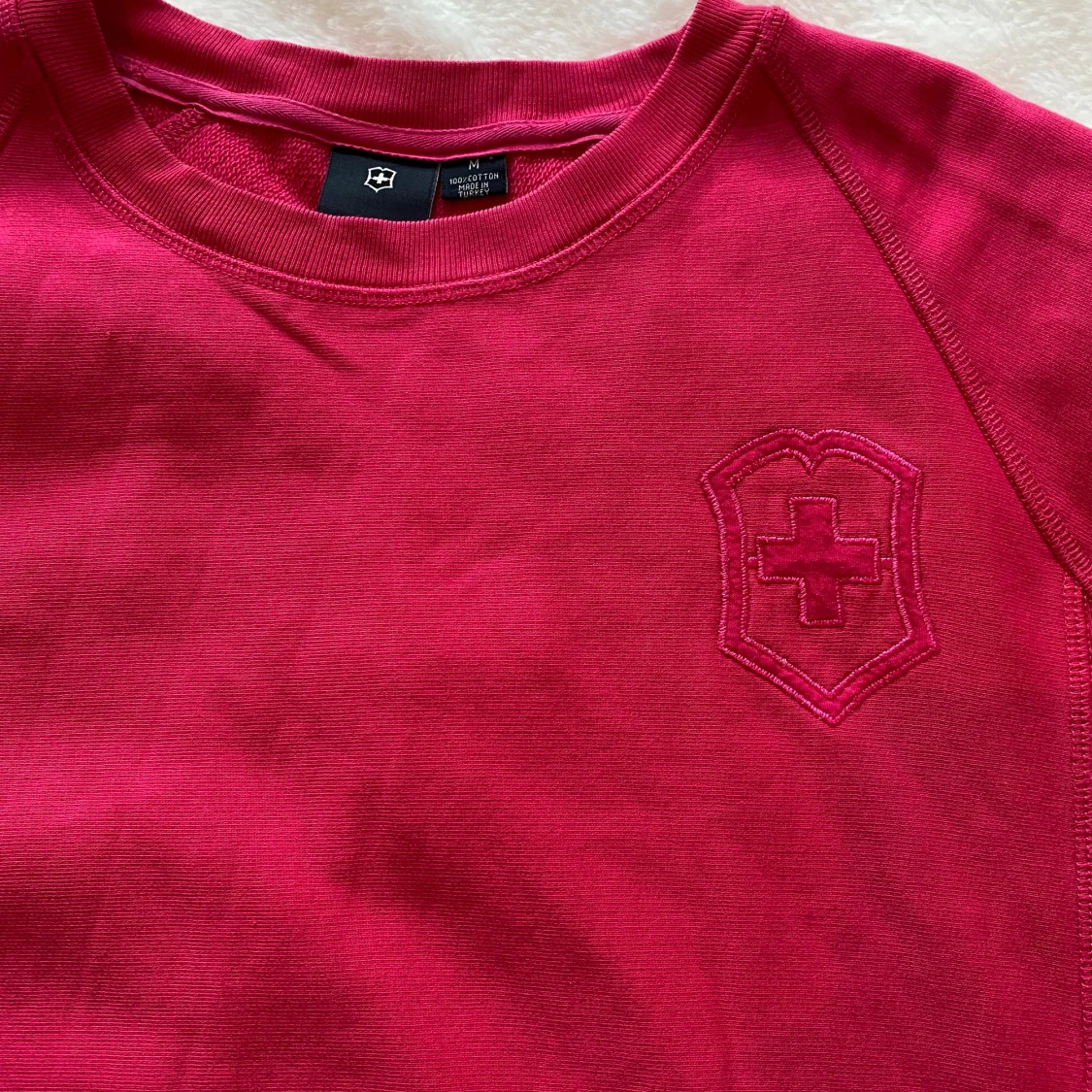Cerise sweatshirt från Victorinox i strl M - 91
