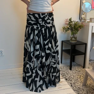 Långkjol - Superfin långkjol från Lindex, använd 1 gång därmed i nyskick❤️köpt för 500kr