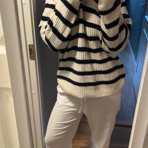 gosig tröja till sommaren  - jättefin 💞💞 säljer pga kommer inte till användning 