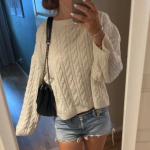 Kabelstickad tröja  - jättefint skick  har aldrig använts 