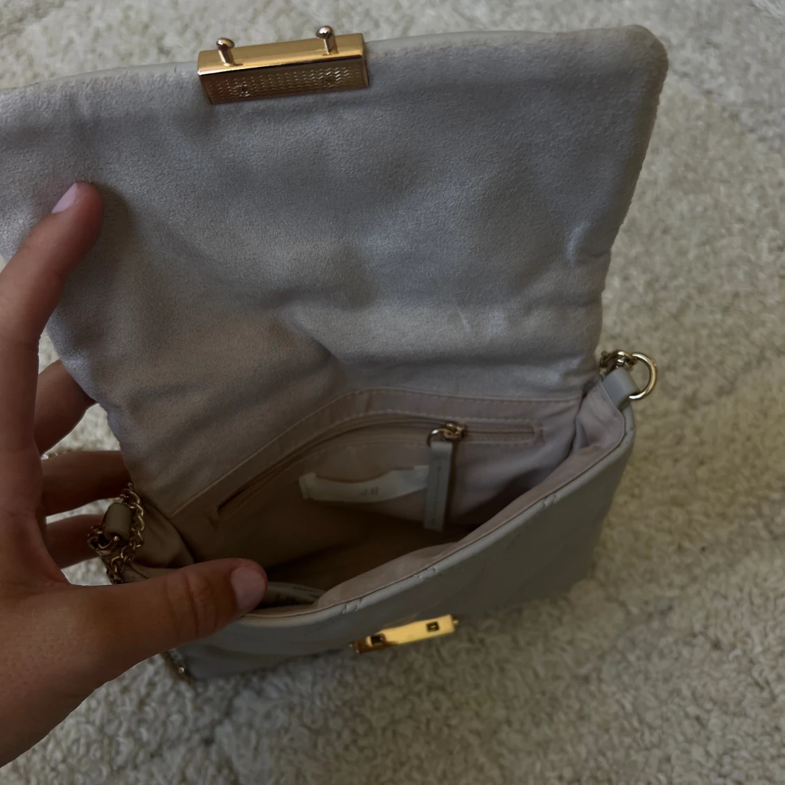 Liten oanvänd handväska  - 90