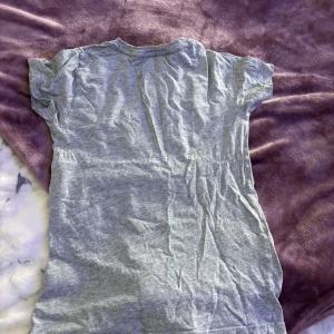 Gant t-shirt - Grå gant t-shirt Fint skick men behöver strykas 