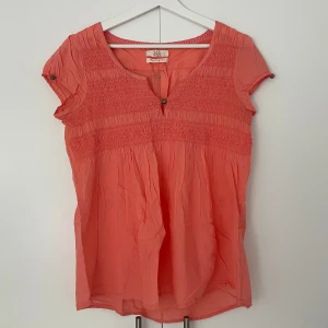 Peachfärgad topp - Peachfärgad topp från 365💕