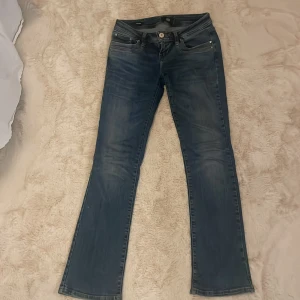 LTB jeans  - Säljer mina LTB jeans på grund av att de är för små. Köpt på Plick men i jättebra skick. STORLEK: W25 L30   ⚠️ skriv till mig om ni e intresserade innan ni trycket på köp⚠️