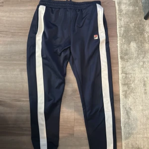 Fila byxor - Snygga Fila byxor. Stl. S. Nypris 800kr