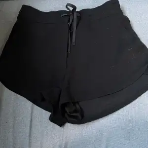 Fina svarta shorts 
