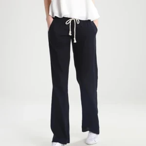 Roxy linnebyxor  - Säljer mina linnebyxor från Roxy då de är för korta, jag är 179,5 cm lång. Det är använda ca två gånger.Skriv om ni har frågor eller funderingar ❤️obs står inte för postens slarv ❤️