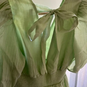 Jättesöt klänning - En grön fin somrig klänning som har används fåtal gånger❣️Kan gå ner i pris vid snabbt köp!!