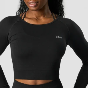 Croppad träningströja - Säljer denna långärmade träningströjan från ICIW definie seamless kollektion! (nypris 399kr) I storlek S och fint skick!🏋🏼‍♀️