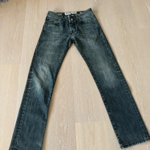 Jacob cohen - Riktigt snygga och populära Jacob Cohen jeans i storlek 31 modell type 688 hör av er för frågor eller funderingar 