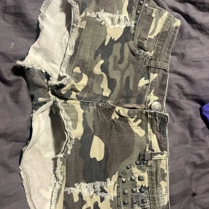 Lågmidjade shorts  - Dom är låg midjade och jätte fina på