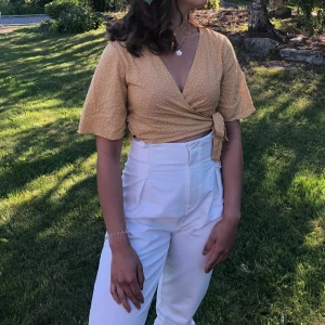 Cute crop-top - Använd fåtal gånger. Strlk M känns mer som S från Pull&Bear